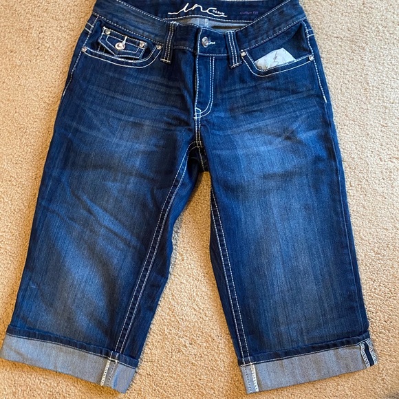 Women’s size 6 I-N-C Capri jeans